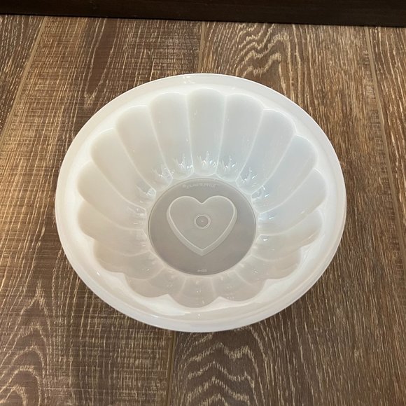 Tupperware Jel-N-Serve Bowl - Picture 6 of 9